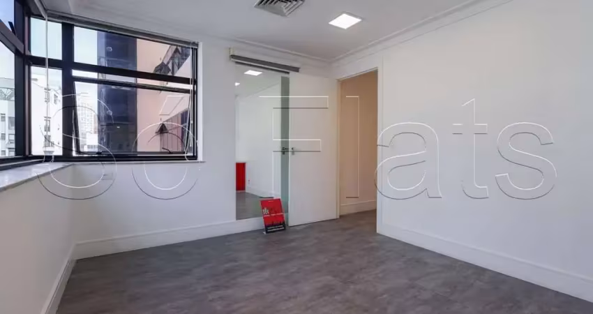 Sala comercial com excelente localização no itaim bibi contendo 67m², disponível para locação.