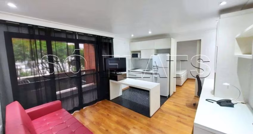 Flat com 39m², totalmente reformado no primeiro andar com linda vista para o bairro em Higienópolis.