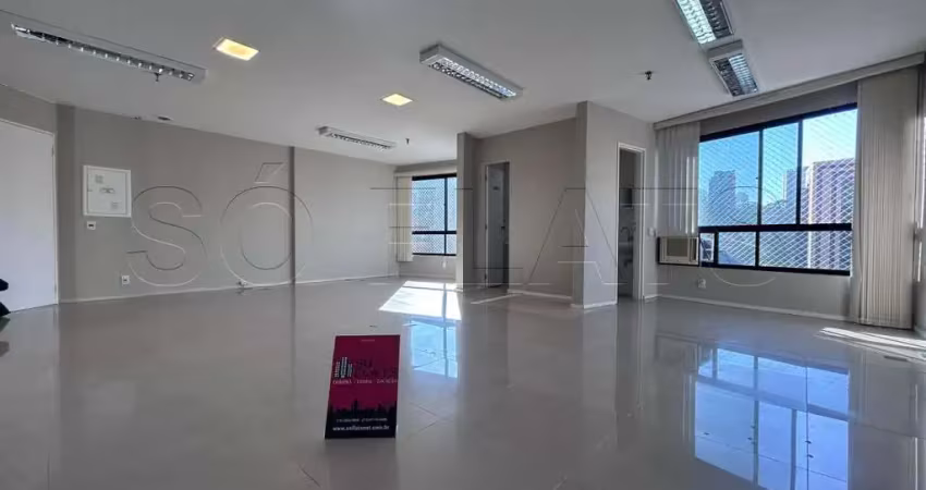 Edifício portal trade center, sala comercial disponível para locação contendo 50m² e 2 vagas.