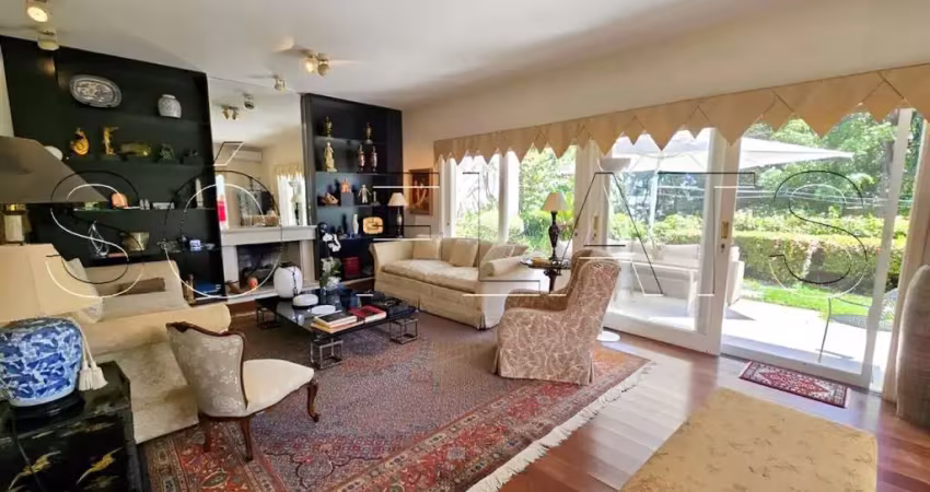 Casa alto padrão disponível para venda no morumbi, com 589m², 4 dormitórios e 4 vagas