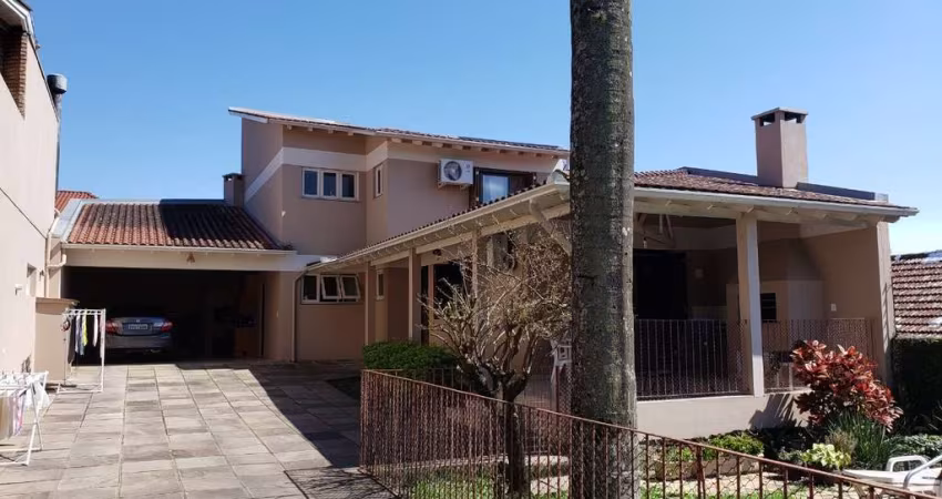 Casa com 3 quartos à venda na Rua César de Castro, 163, Teresópolis, Porto Alegre