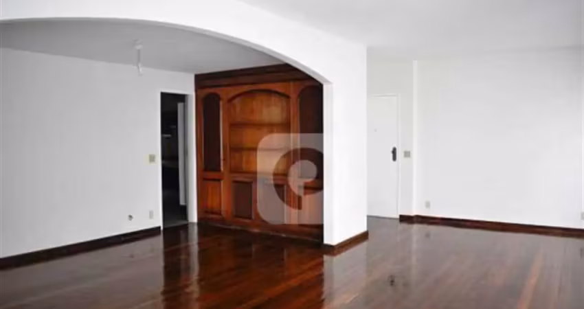 Apartamento à venda no leblon com 4 quartos, na parte baixa da rua timóteo da costa.
