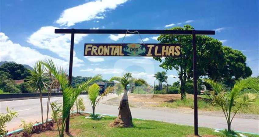 CASA 4 QUARTOS  NO CONDOMÍNIO FRONTAL DAS ILHAS COM 1200 M²  EM COROA GRANDE