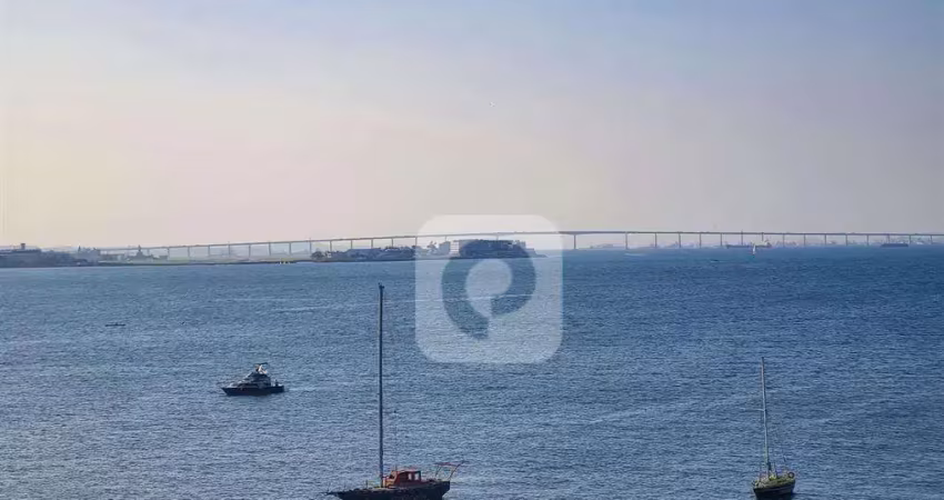 Cobertura linear, com 400 m² na urca e vista livre para o mar