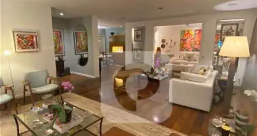 Encante-se com este magnífico apartamento de luxo na frente da praia