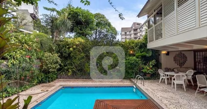 Casa 4 quartos, sendo 3 suítes