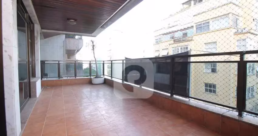 Apartamento em copacabana com varanda  3 quartos, sendo 2 suítes!