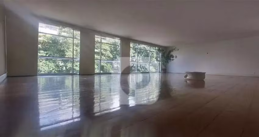 Quadra da praia, 1 por andar, 297 m2, 3 quartos, luxo!