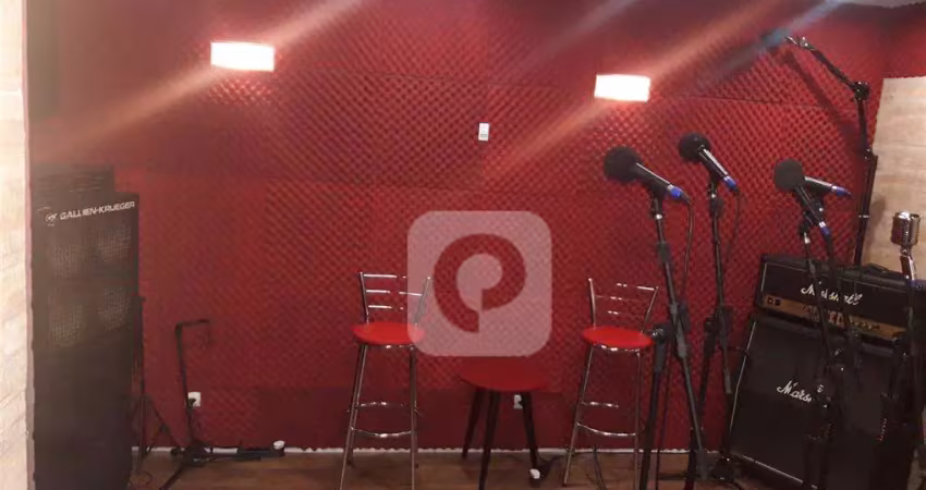 Grande oportunidade no shopping downtown: studio de música com equipamentos
