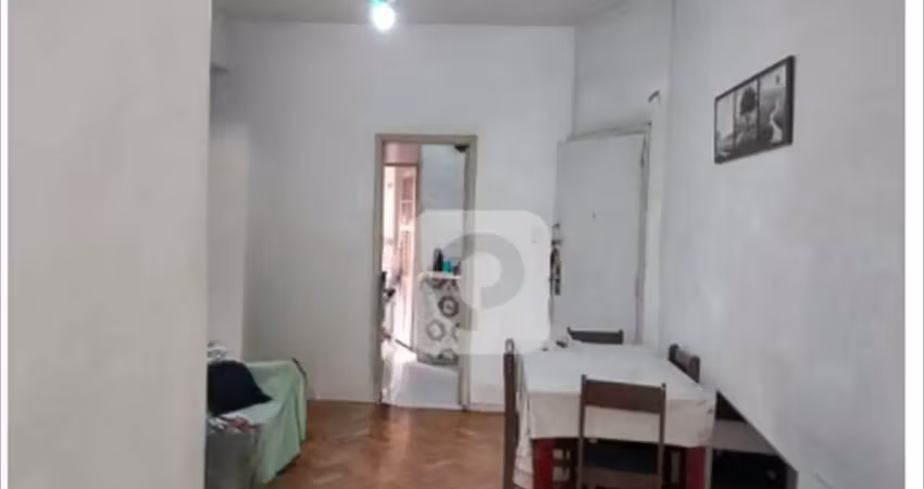 Vendo 2 quartos 65m2 a duas quadras da praia para quem quer morar ou investir
