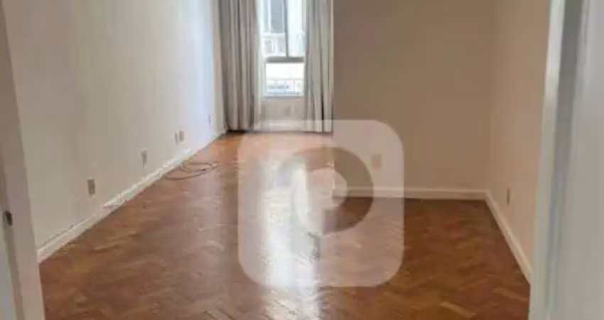 Apartamento totalmente reformado em laranjeiras : 2 quartos , 80m2
