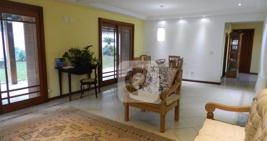 Casa 4 Quartos 1 suíte à venda Vargem Grande condomínio fechado com 246m² terreno de 531m²