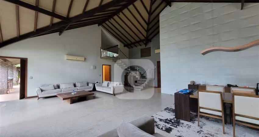 Vendo Casa de Condomínio com 4 Quartos, 585m² - Barra da Tijuca
