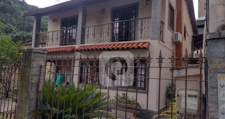 Casa em condomínio, 347m2, 4 quartos, em jacarepaguá.