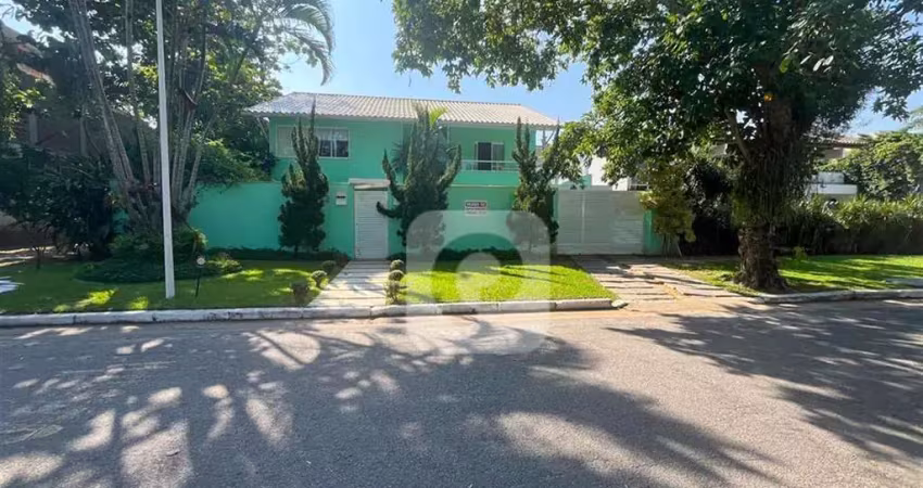 Casa duplex à venda com 543m2, 5 quartos 3 suítes  no condomínio santa helena barra da tijuca