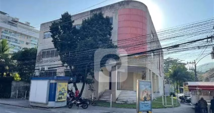 Prédio comercial 3 andares na freguesia excelente localização