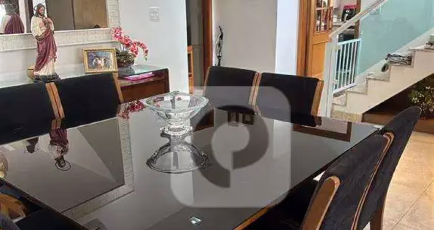 Vende-se casa em condomínio 4 suítes , 5 quartos , 6 banheiros com 250m2
