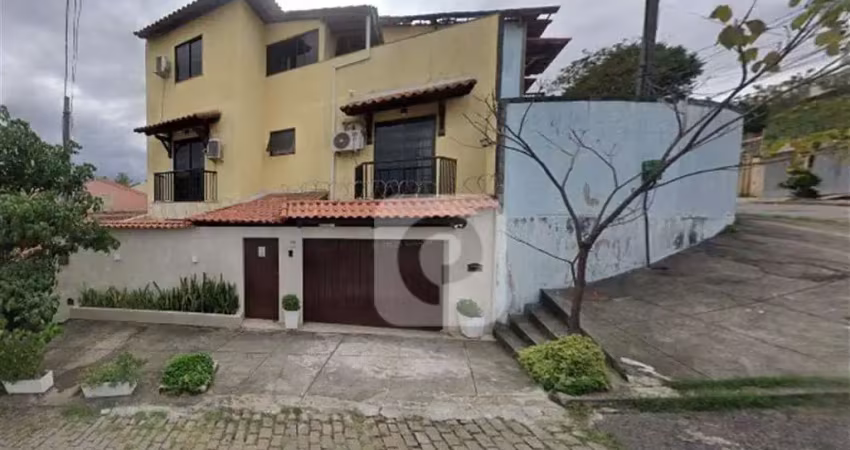 Casa duplex com 135 m² com 3 suítes e piscina privativa à venda na taquara rj