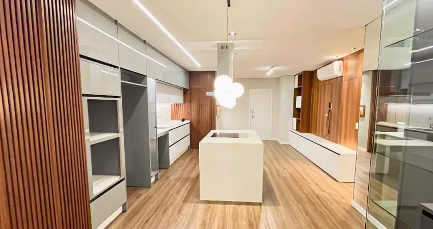 Apartamento semi mobiliado com 3 quartos e duas vagas individuais