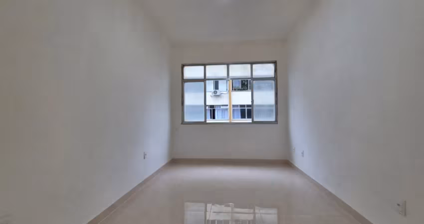Charmoso apartamento reformado ideal para quem busca praticidade