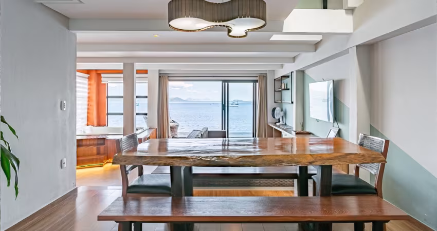 Casa Frente Mar em Governador Celso Ramos com 6 quartos l.