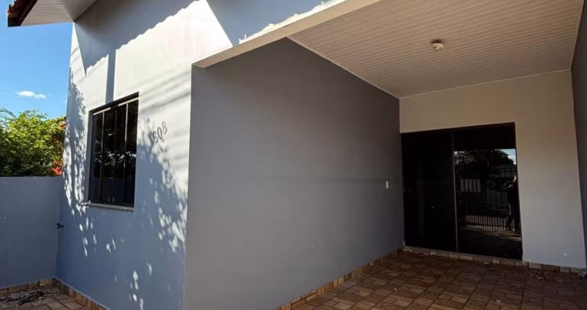CASA COM GARAGEM COBERTA DÍSPONIVEL PARA LOCAÇÃO NO JARDIM COOPAGRO