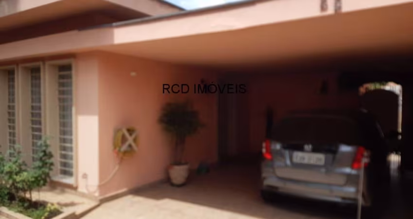 Casa Terrêa  com 3 Quartos  com  Edícula com área total 372 m²  terreno Plano  - No Ferreira