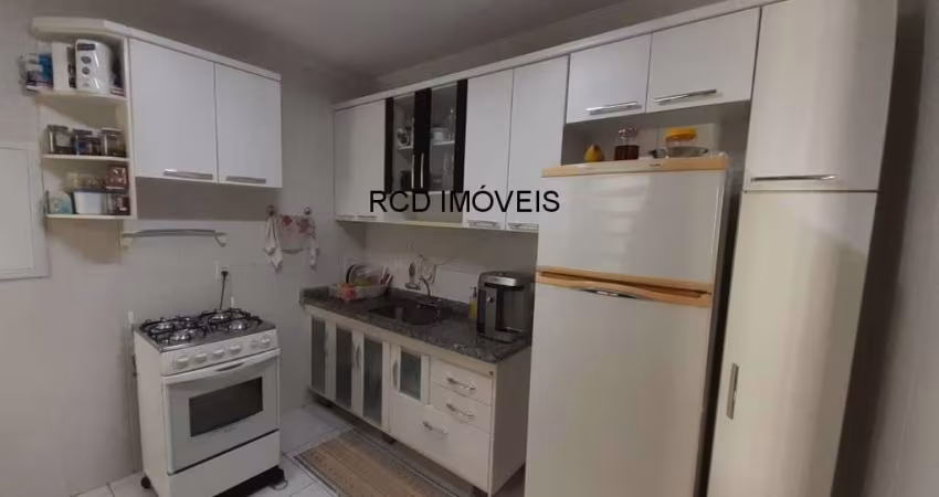 Casa de Luxo em Condomínio na Vila Polopoli, 2 Quartos, 1 Suíte, 3 Banheiros, 2 Vagas, 110m² em São Paulo-SP.