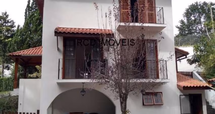 Casa com 5 Quartos sendo 2 Suítes - 3 Vagas - Na Granja Vianna - Condomínio Residencial Roma