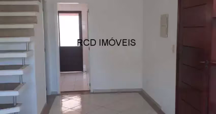 Aluguel de Casa em Condomínio de Luxo em Cotia-SP, Jardim da Glória: 2 Quartos, 1 Sala, 2 Banheiros, 2 Vagas de Garagem - 100m².