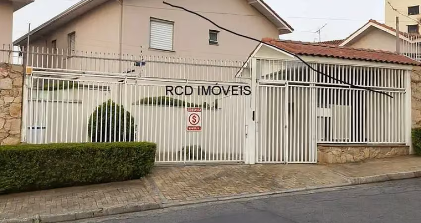 Casa em condomínio fechado, 3 dorm, 1 suite, 3 wc, dispensa, quintal com churrasqueira e 2 vagas cobertas.