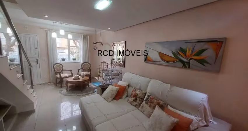 Casa reformada em condomínio no jd. guerreiro / granja viana: 2 quartos, 1 banheiro (possível reativar o lavabo), 2 vagas, 88m²