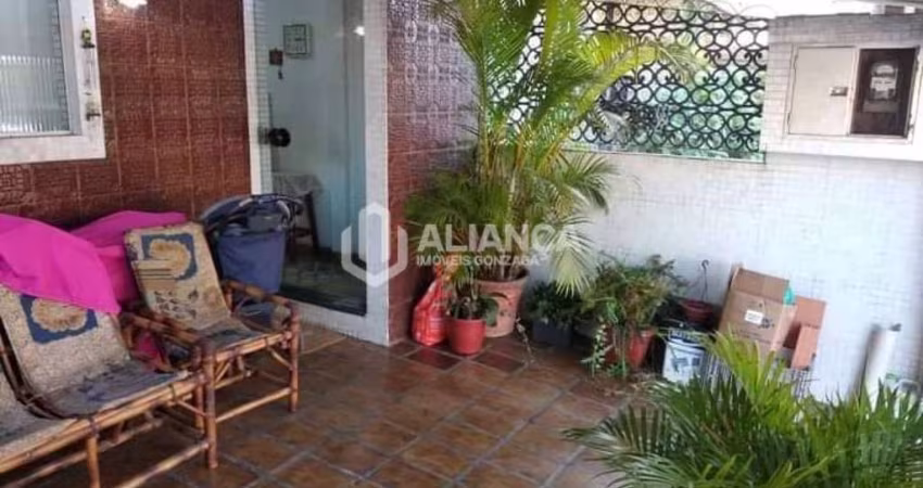 Sobrado com 3 dormitórios à venda, 123 m² por R$ 350.000,00 - Vila São Jorge - São Vicente/SP