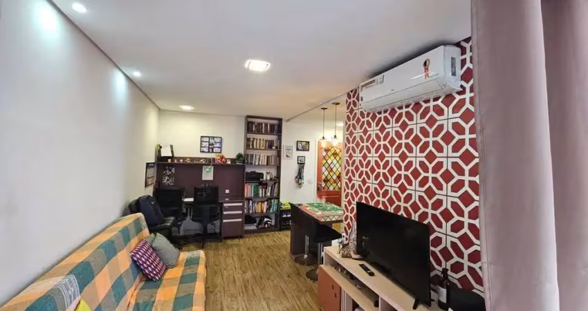 Apartamento 1 quarto, sacada ampla e garagem demarcada