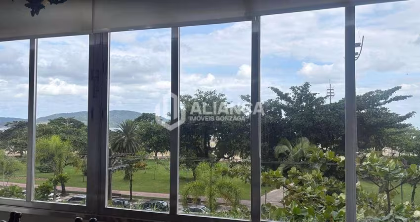 Apartamento 3 dormitórios Frente Mar