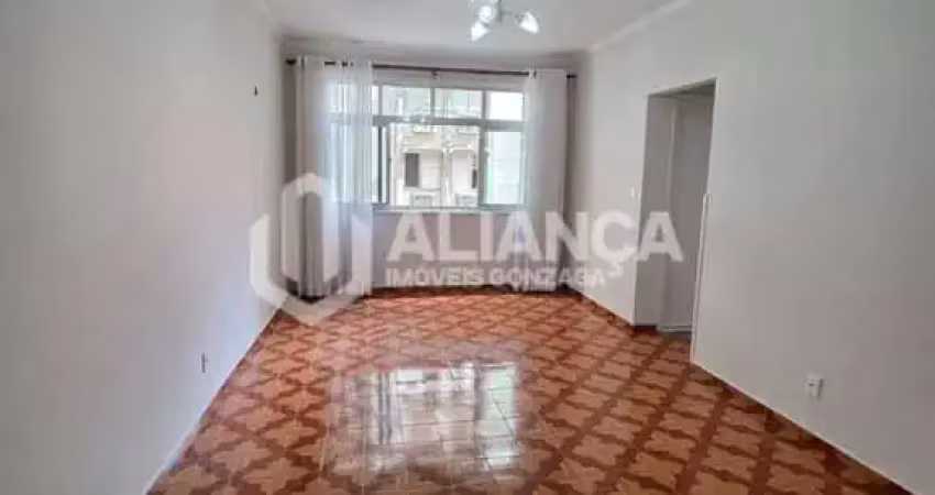 Apartamento na Quadra da Praia de 2 Dormitórios com 1 vaga de Garagem Demarcada
