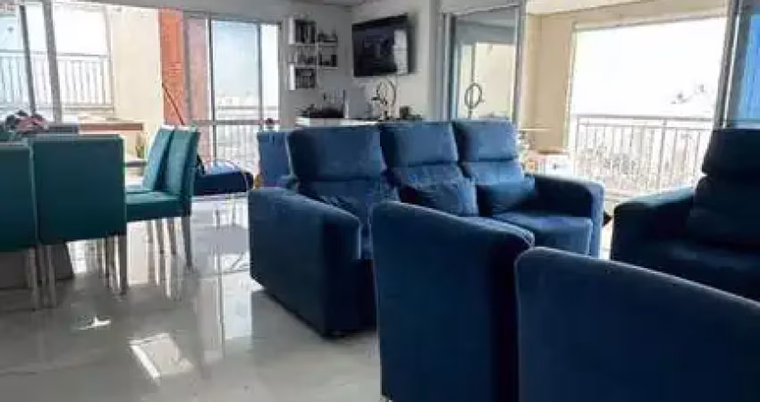 Apartamento duplex *--4 dormitórios com 5 banheiros!
