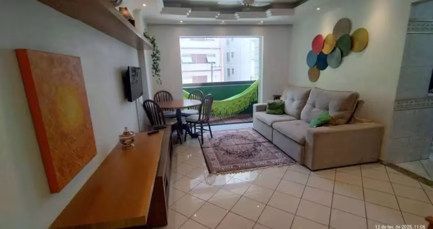 Apartamento de 2 dormitórios com sacada a 1 quadra da praia