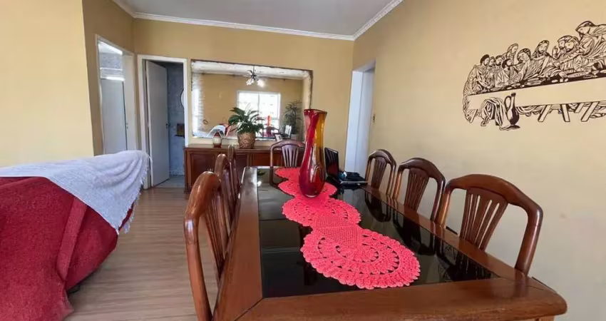 Apartamento de 3 dormitórios e 3 wc social e dependência