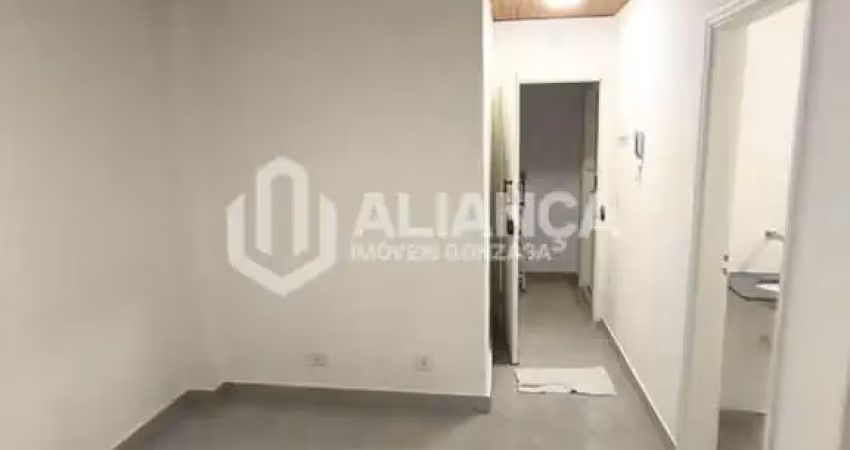 Kitnet: -- com armários na cozinha e área de serviço..