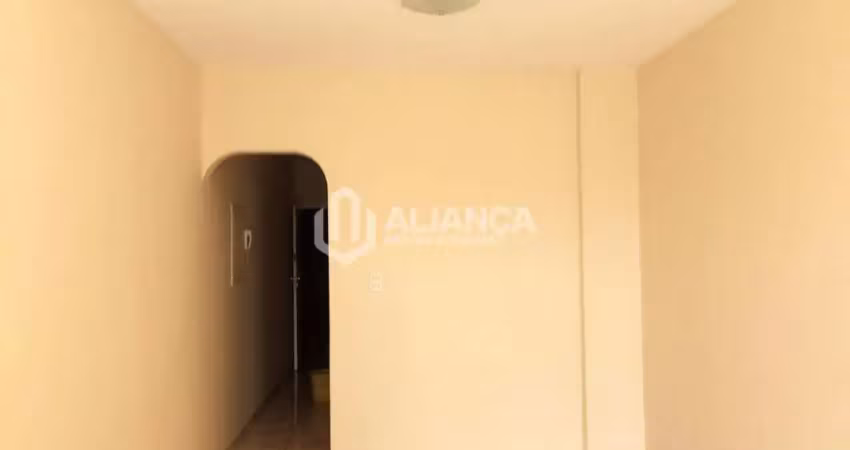 Apartamento de frente -- 2 quartos com garagem coletiva..