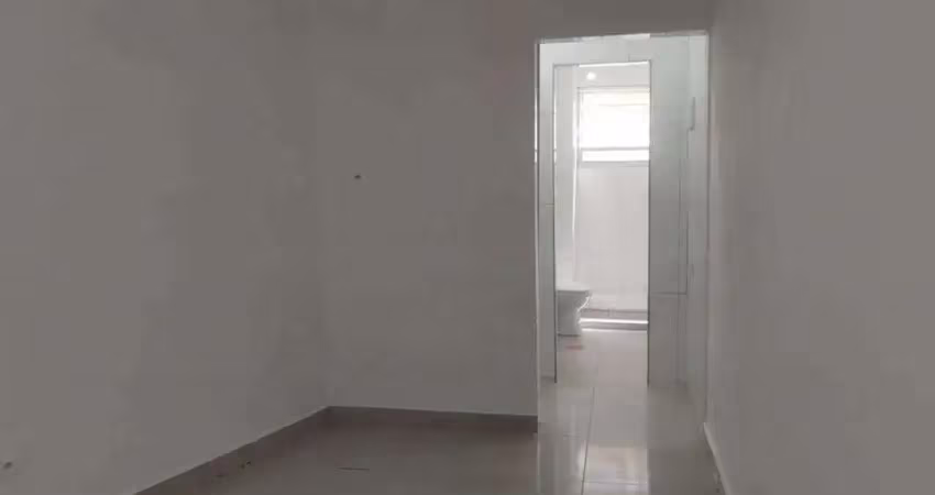 Kinet no jose menino,  reformado,  1 quadra da praia. prédio de 3 andares.