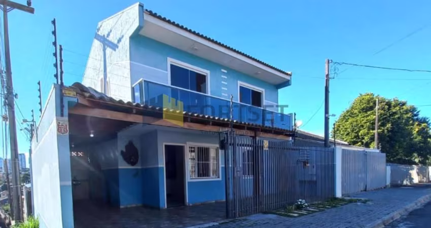 Vendo Sobrado maravilhoso, otimo acabamento no Bairro que mais cresce.