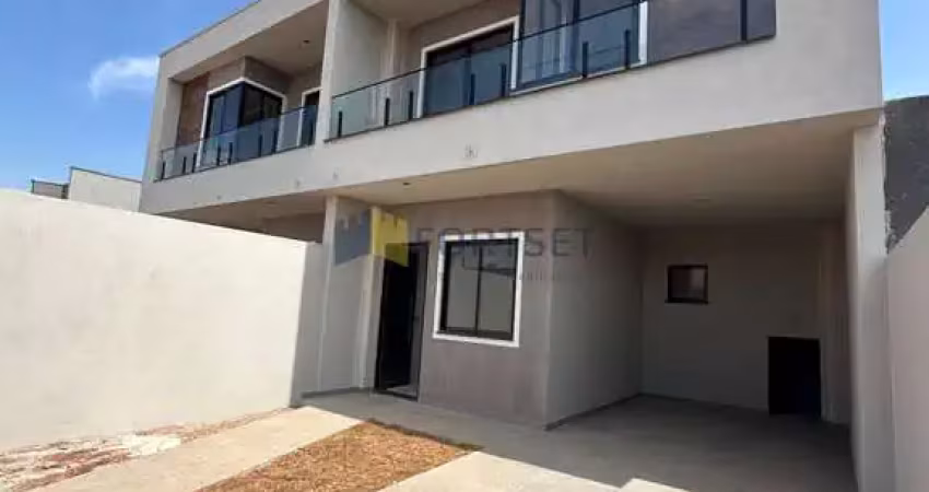 Sobrado de alvenaria com 2 quartos sendo 1 suíte em uma ótima localização