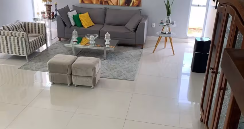 Casa com 5 suítes em Guarajuba