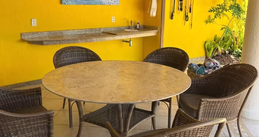 Casa de praia, com 4 suítes - Pé na areia