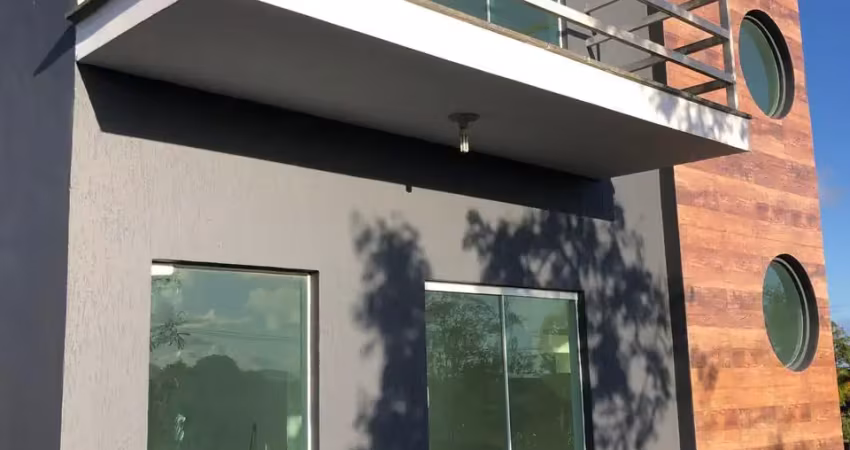 Casa duplex 2/4 em condomínio pequeno as margens da rodovia