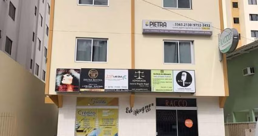 PRÉDIO NO CENTRO DE BALNEÁRIO CAMBORIÚ