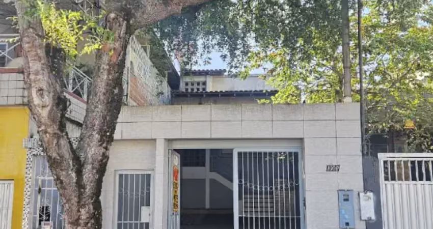 Excelente casa no centro - 4 quartos sendo 2 siítes, otima localização - whatsapp 929 8144-1596