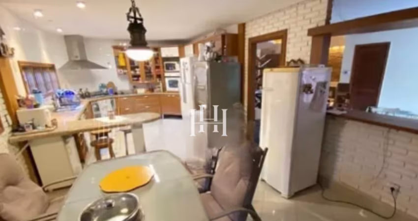 Casa Luxuosa em Vargem Grande